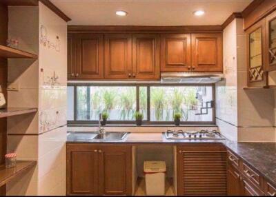 2 bed Condo in Beverly Tower Condo Khlong Toei Nuea Sub District C07465