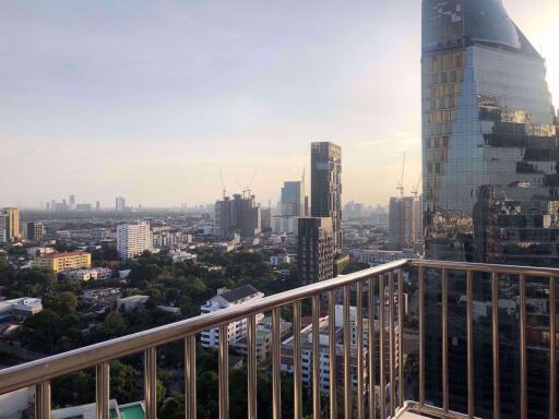 3 bed Condo in Fullerton Sukhumvit Khlongtoei Sub District C07461