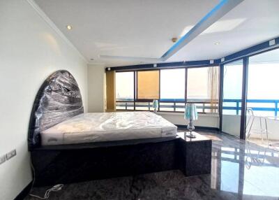 Jomtien Plaza Condotel 2 Bedrooms for Sale