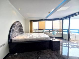 Jomtien Plaza Condotel 2 Bedrooms for Sale