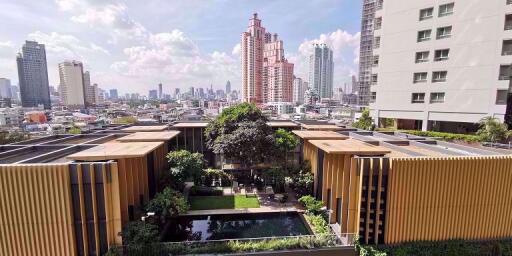 2 bed Condo in The Lumpini 24 Khlongtan Sub District C07406