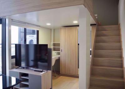 1 bed Duplex in Chewathai Residence Asoke Makkasan Sub District D07173