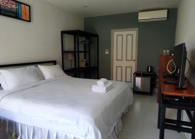 13 Rooms Bang Saray Resort For Sale