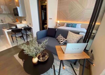 1 bed Condo in The Esse at Singha Complex Khlong Toei Nuea Sub District C07314