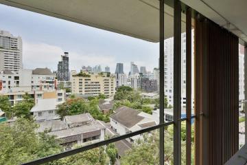 2 bed Condo in Via 31 Khlong Tan Nuea Sub District C07283