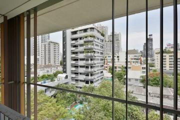 2 bed Condo in Via 31 Khlong Tan Nuea Sub District C07283