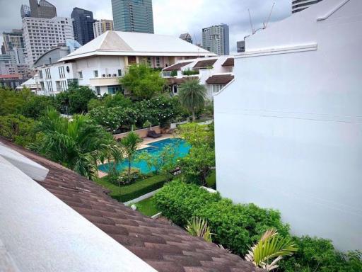 2 bed House in The Natural Place Khlong Toei Nuea Sub District H05305