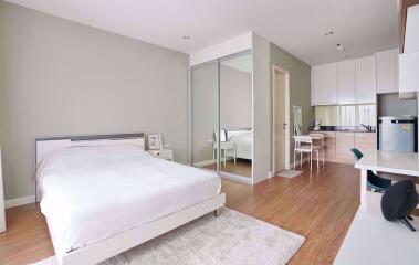 Studio bed Condo in Circle Condominium Ratchathewi District C07225