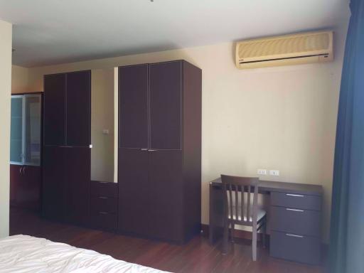 2 bed Condo in Sukhumvit City Resort Watthana District C07206