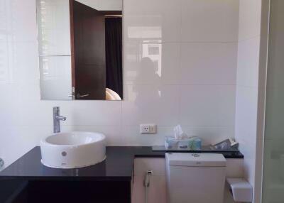 2 bed Condo in Sukhumvit City Resort Watthana District C07206