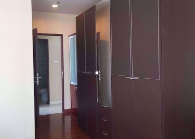 2 bed Condo in Sukhumvit City Resort Watthana District C07206