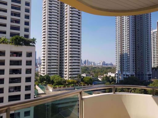 2 bed Condo in Sukhumvit City Resort Watthana District C07206