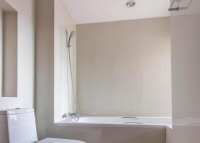 2 bed Condo in Sathorn Gardens Thungmahamek Sub District C07176