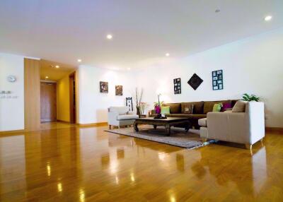 3 bed Condo in GM Height Khlongtoei Sub District C07140