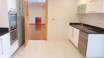 3 bed Condo in GM Height Khlongtoei Sub District C07140
