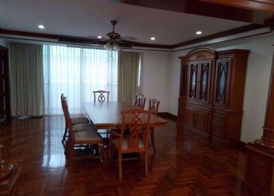 4 bed Condo in Raj Mansion Khlongtoei Sub District C07055