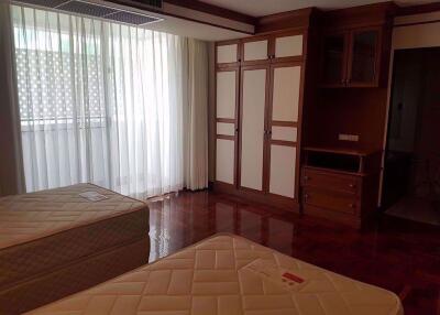 4 bed Condo in Raj Mansion Khlongtoei Sub District C07053