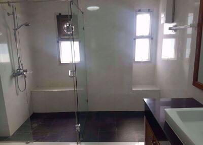 4 ห้องนอน, 4 ห้องน้ำ คอนโด ราคา ฿ 90,000/เดือน