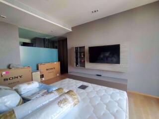 2 bed Condo in BEATNIQ Sukhumvit 32 Khlongtan Sub District C07052