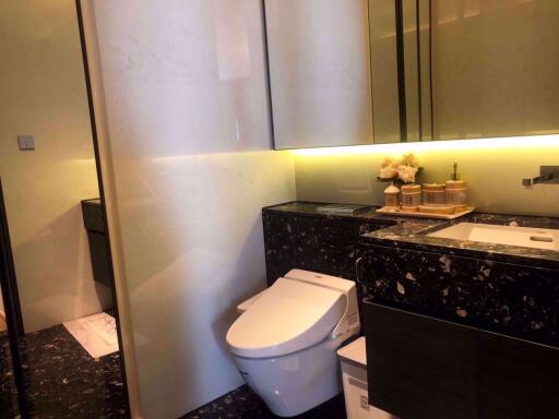 2 bed Condo in BEATNIQ Sukhumvit 32 Khlongtan Sub District C07039