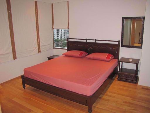 1 bed Condo in The Emporio Place Khlongtan Sub District C07029