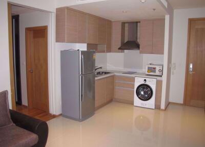 1 bed Condo in The Emporio Place Khlongtan Sub District C07029