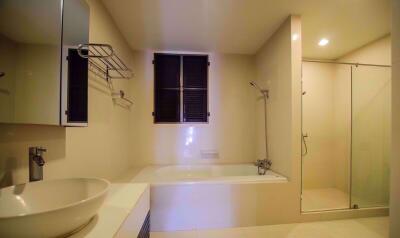2 ห้องนอน, 2 ห้องน้ำ คอนโด ราคา ฿ 32,500/เดือน