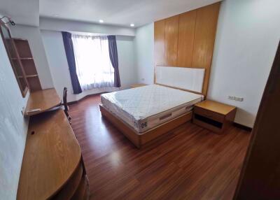 3 bed Condo in Royal Castle Watthana District C06978