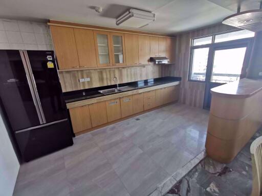 3 bed Condo in Royal Castle Watthana District C06978