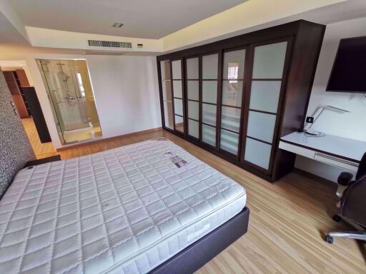 3 bed Condo in Royal Castle Watthana District C06977