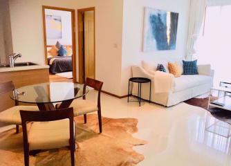 1 bed Condo in The Emporio Place Khlongtan Sub District C06976