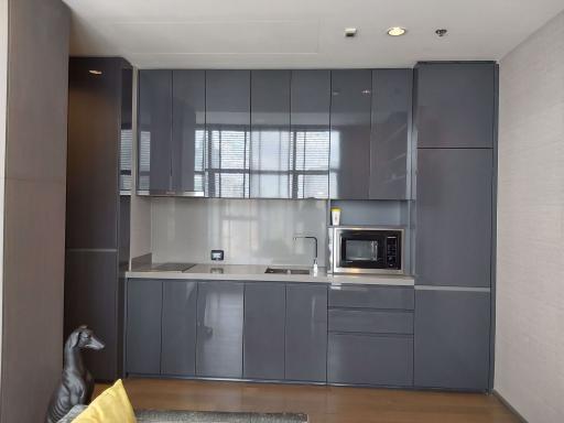 1 bed Condo in The Diplomat Sathorn Silom Sub District C06952