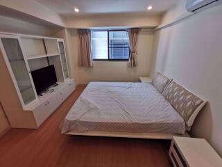 3 bed Condo in Royal Castle Watthana District C06918