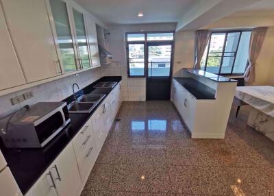 3 bed Condo in Royal Castle Watthana District C06918