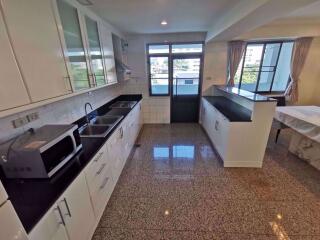 3 bed Condo in Royal Castle Watthana District C06918