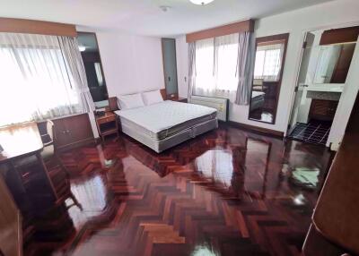 3 bed Condo in Four Wings Mansion Khlong Toei Nuea Sub District C06909