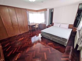 3 bed Condo in Four Wings Mansion Khlong Toei Nuea Sub District C06909