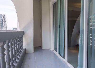 3 bed Condo in Royal Castle Khlong Tan Nuea Sub District C06904