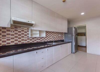 3 bed Condo in Royal Castle Watthana District C06900