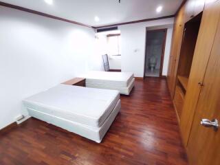 2 bed Condo in Sethiwan Residence Khlong Toei Nuea Sub District C06897