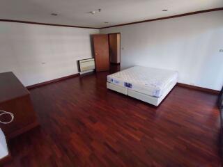 2 bed Condo in Sethiwan Residence Khlong Toei Nuea Sub District C06896