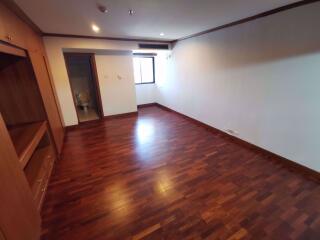 2 bed Condo in Sethiwan Residence Khlong Toei Nuea Sub District C06896