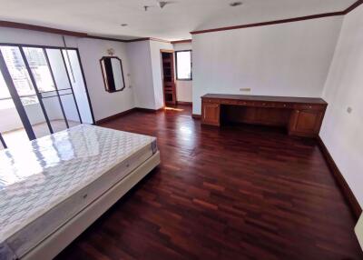 2 bed Condo in Sethiwan Residence Khlong Toei Nuea Sub District C06896