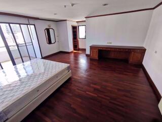 2 bed Condo in Sethiwan Residence Khlong Toei Nuea Sub District C06896