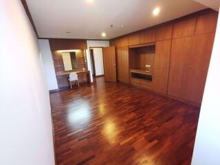 2 bed Condo in Sethiwan Residence Khlong Toei Nuea Sub District C06896