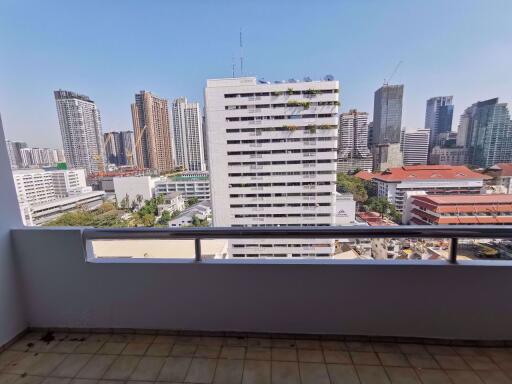 2 bed Condo in Sethiwan Residence Khlong Toei Nuea Sub District C06896