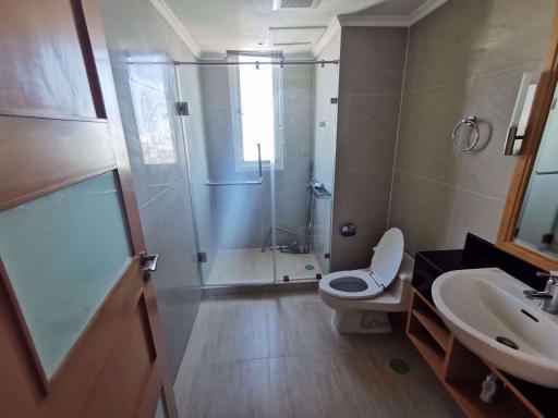 3 ห้องนอน, 3 ห้องน้ำ คอนโด ราคา ฿ 120,000/เดือน