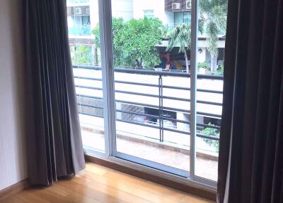 3 bed Condo in Lumpini Suite Sukhumvit 41 Khlong Tan Nuea Sub District C06861