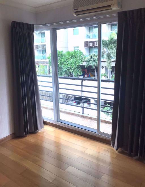 3 bed Condo in Lumpini Suite Sukhumvit 41 Khlong Tan Nuea Sub District C06861