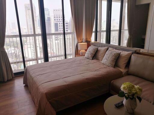 Studio bed Condo in Park Origin Phromphong Khlongtan Sub District C06856